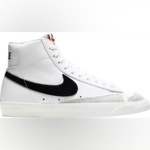 Nike Women's Blazer Mid 77 Shoes
